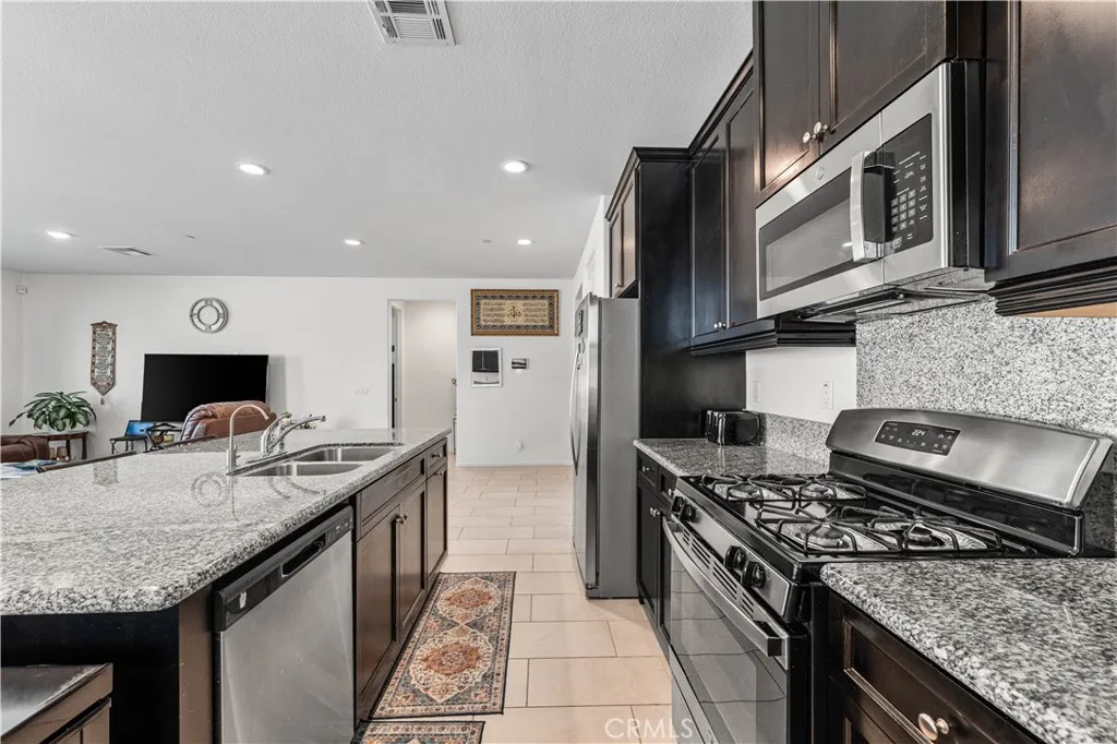 37732 Phelan Lane, Palmdale, California 93552 home-pic-17